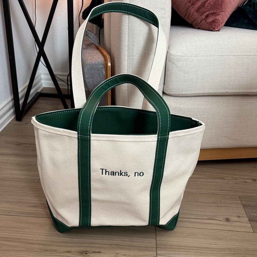 Boat and Tote Medium Long Handle Zip Top NWOT
